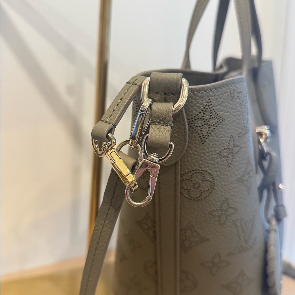 Louis Vuitton 2025 fall olive green mahina two way tote - Picture 6 of 11